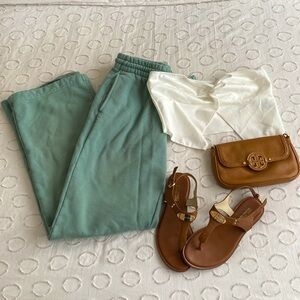 These are aritzia/TNA fleece pants.